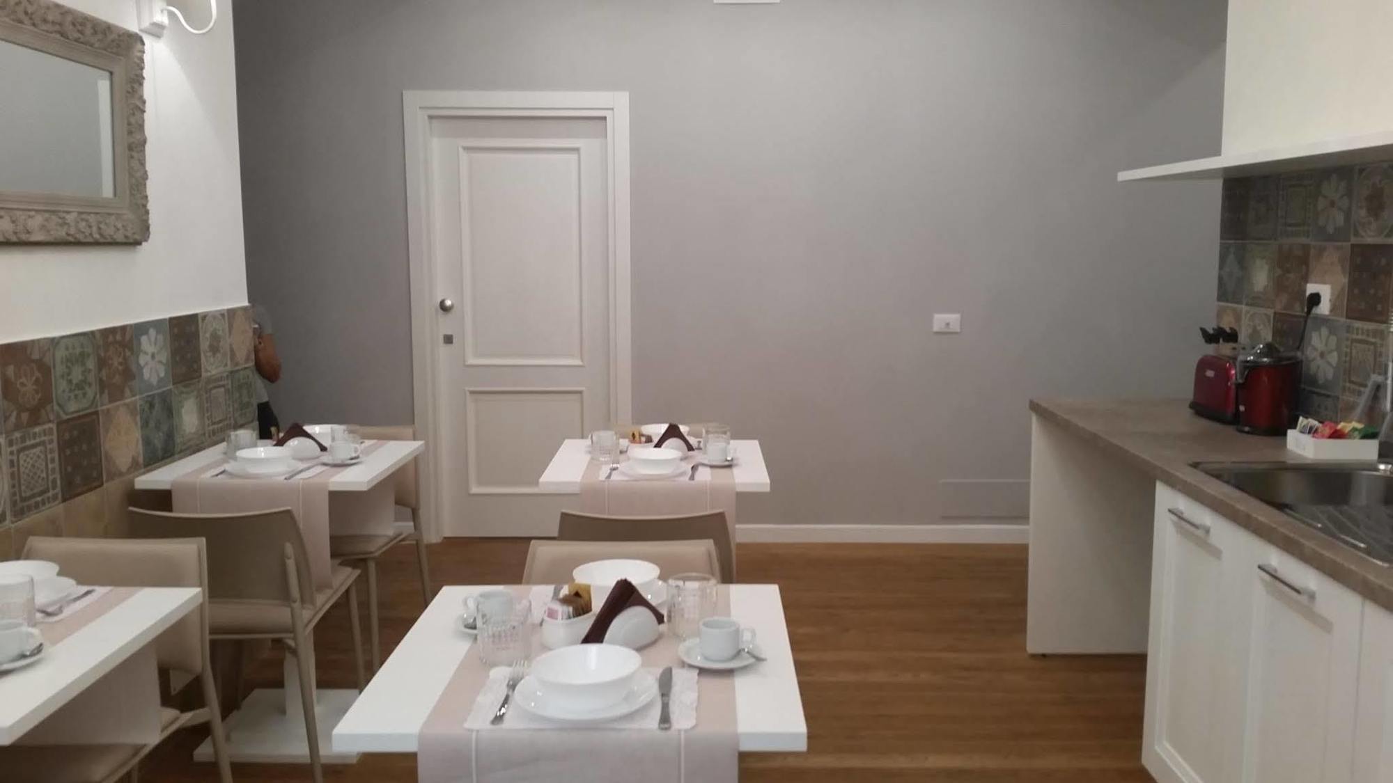 Cola Di Rienzo Bed and breakfast 2*